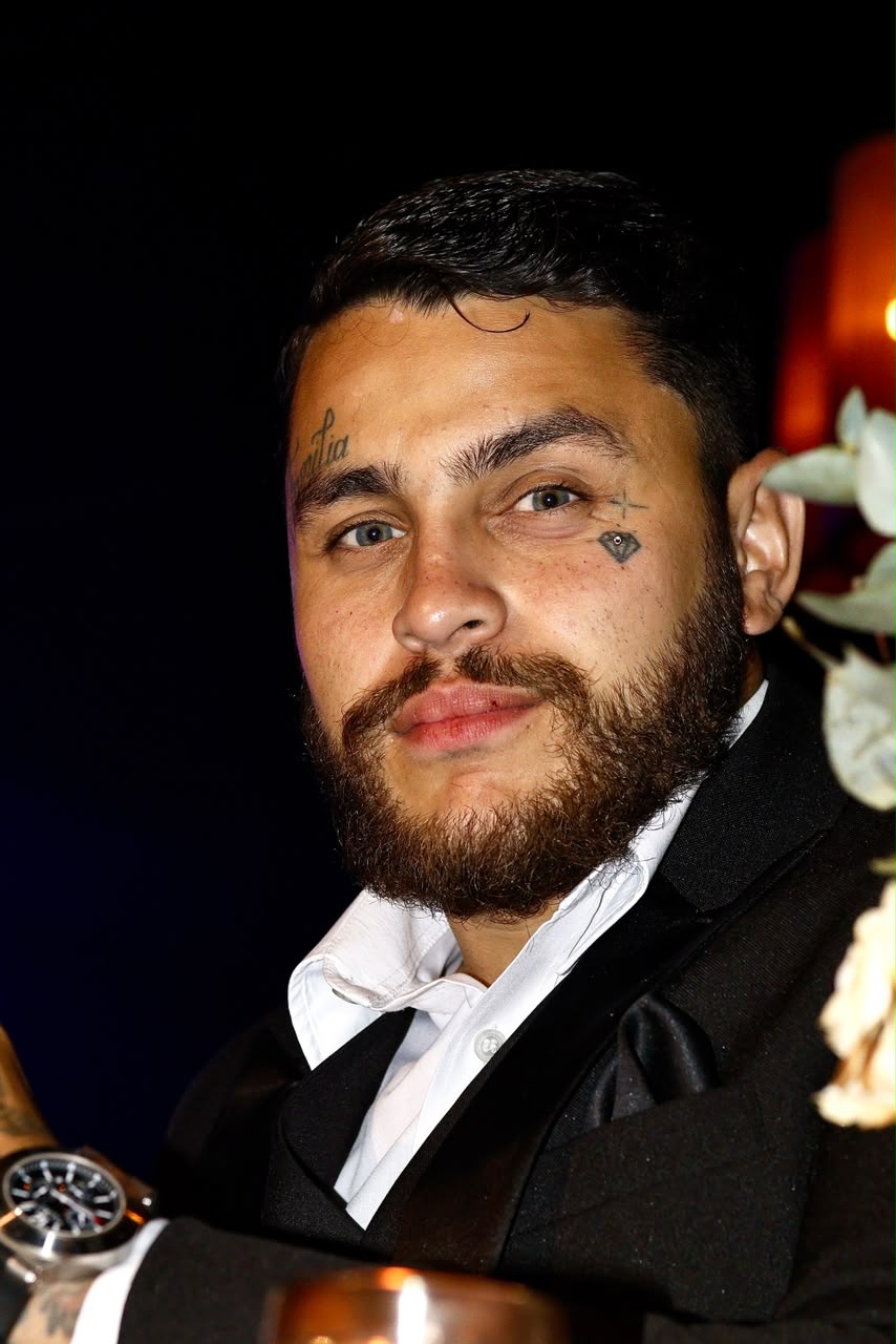 Especialista da O Cara da Blindagem, referência em blindagem de celulares